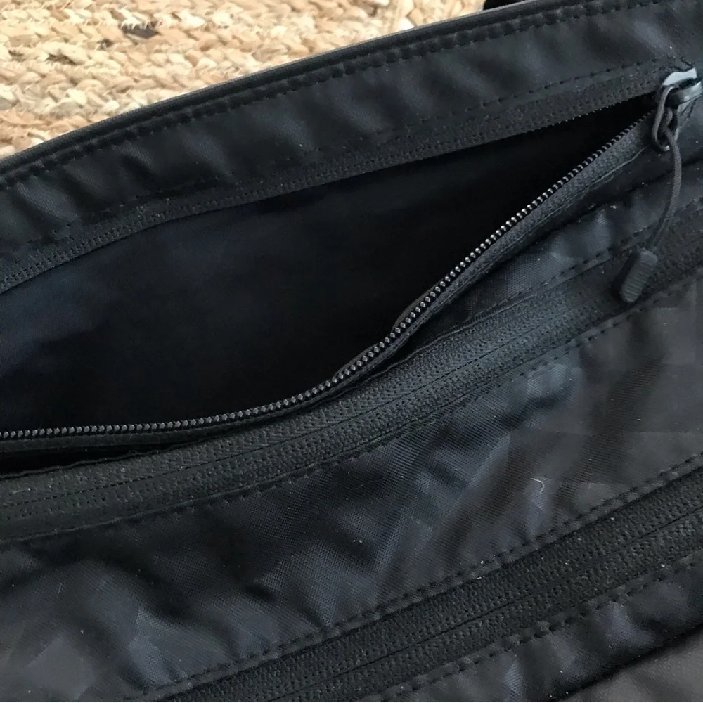 👟VINTAGE NIKE Black Athletic Bag